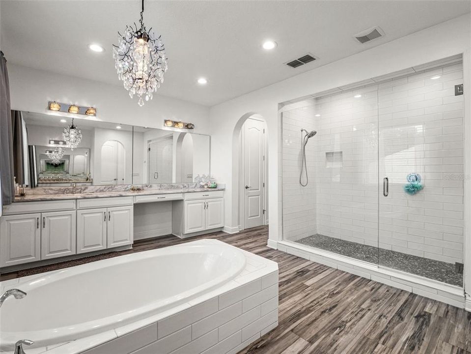 For Sale: $1,099,998 (6 beds, 4 baths, 5533 Square Feet)