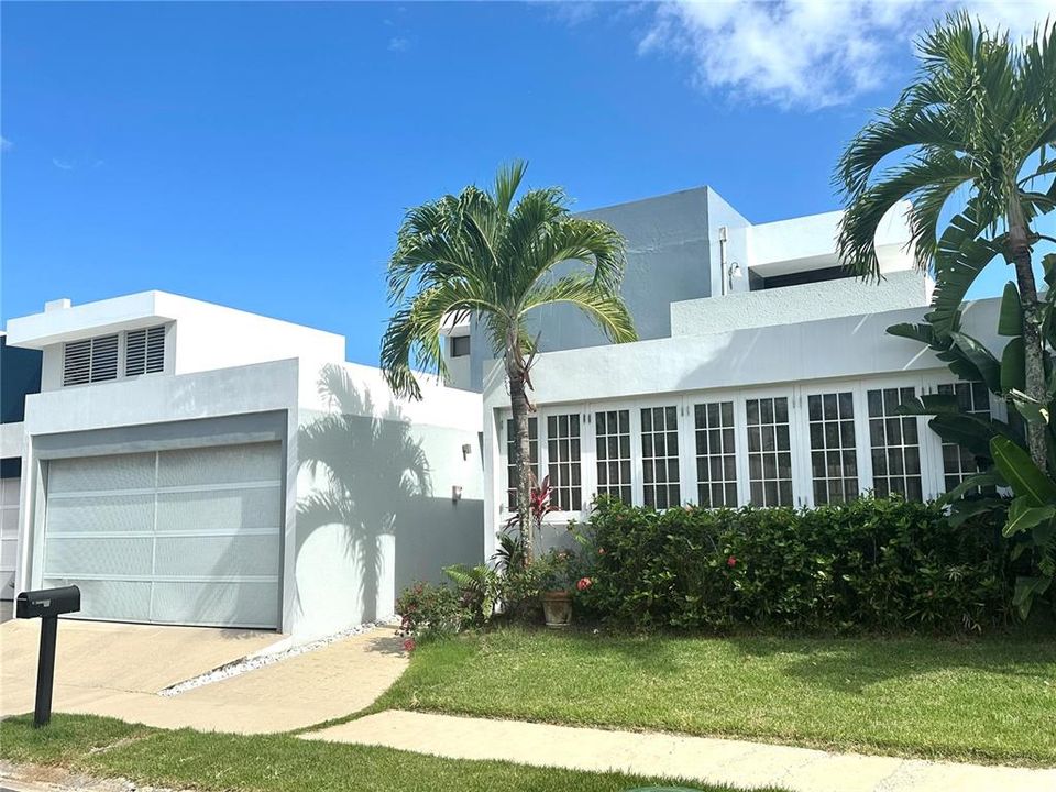 Activo con contrato: $675,000 (4 camas, 2 baños, 2321 Pies cuadrados)