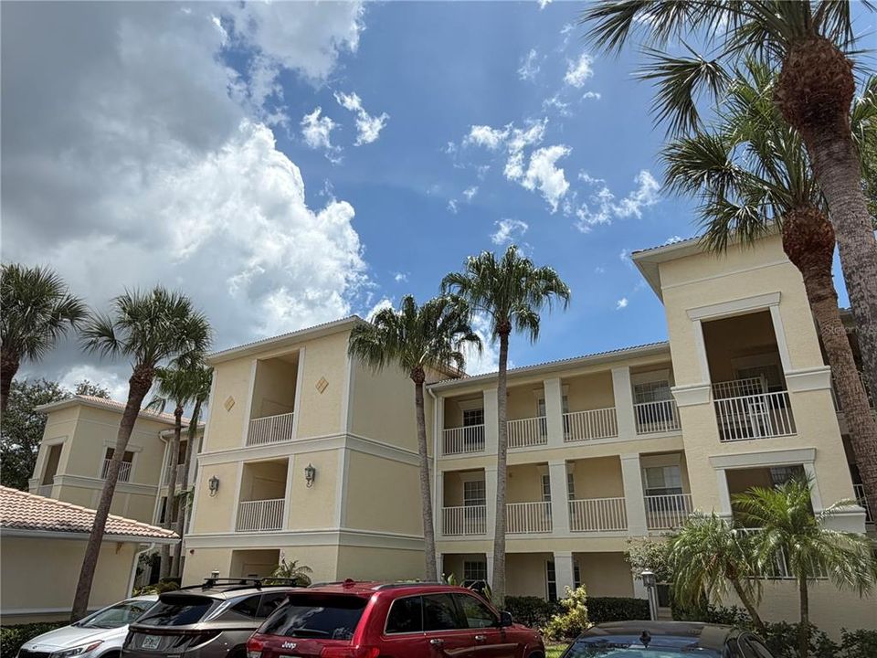 For Rent: $2,150 (2 beds, 2 baths, 1334 Square Feet)