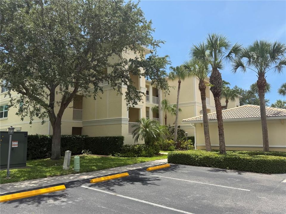 For Rent: $2,150 (2 beds, 2 baths, 1334 Square Feet)