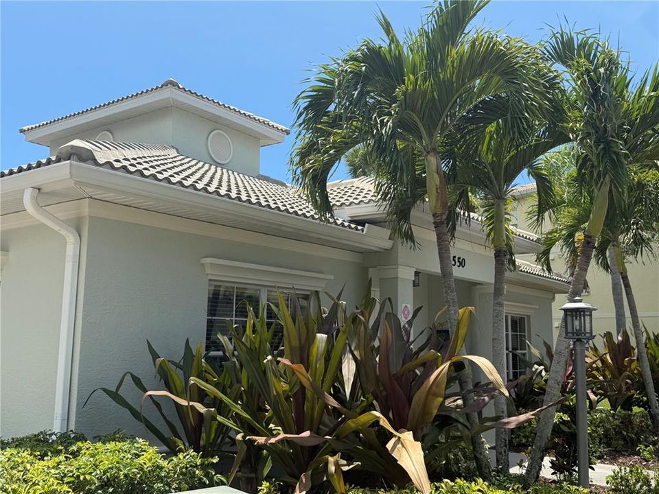 For Rent: $2,150 (2 beds, 2 baths, 1334 Square Feet)