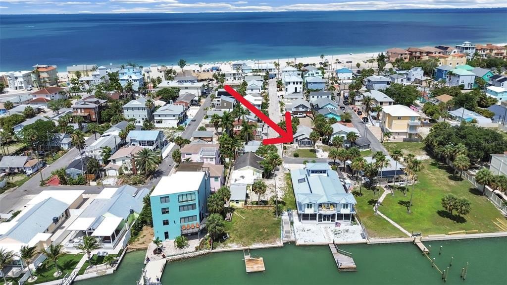 For Sale: $350,000 (2 beds, 1 baths, 808 Square Feet)