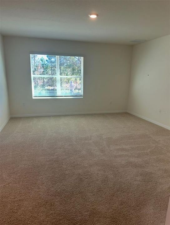 For Rent: $2,400 (4 beds, 2 baths, 1828 Square Feet)