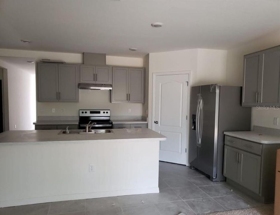 For Rent: $2,400 (4 beds, 2 baths, 1828 Square Feet)