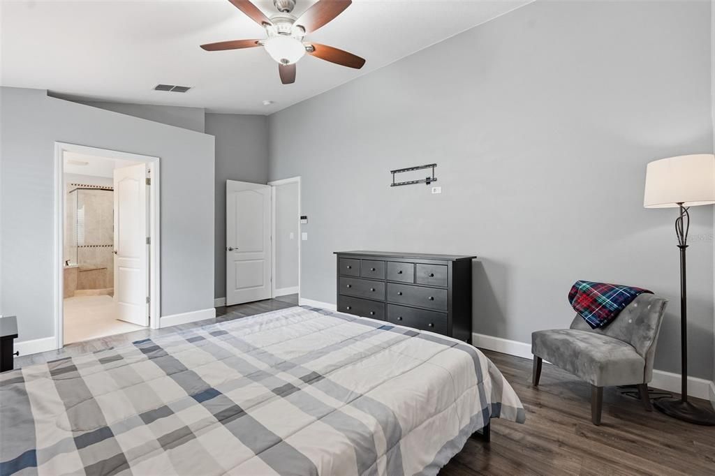 For Sale: $625,000 (4 beds, 2 baths, 1938 Square Feet)
