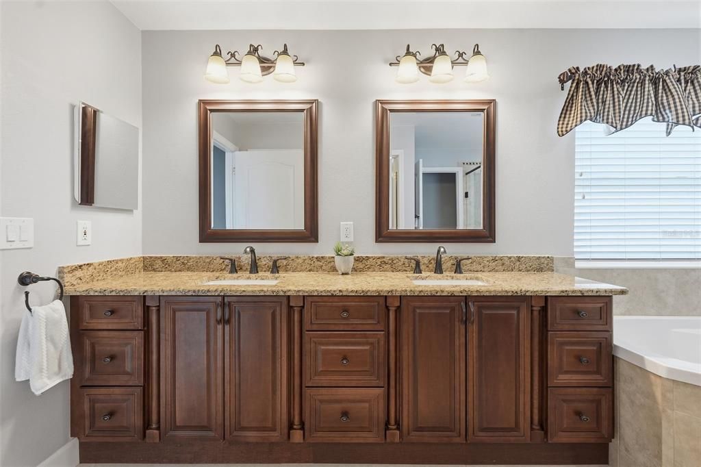 For Sale: $625,000 (4 beds, 2 baths, 1938 Square Feet)