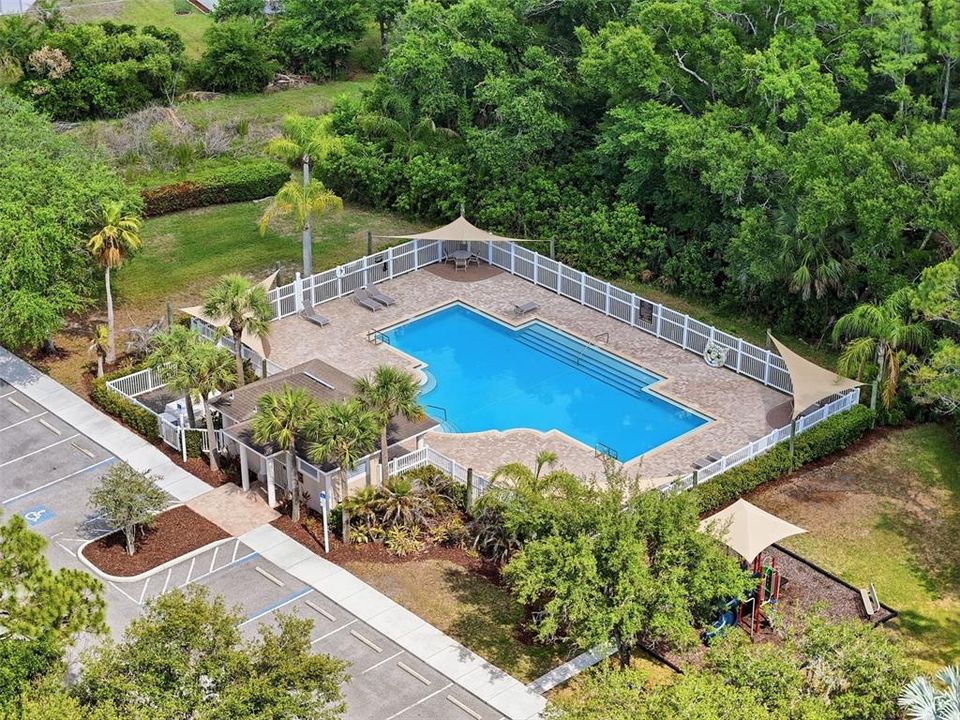 For Sale: $625,000 (4 beds, 2 baths, 1938 Square Feet)