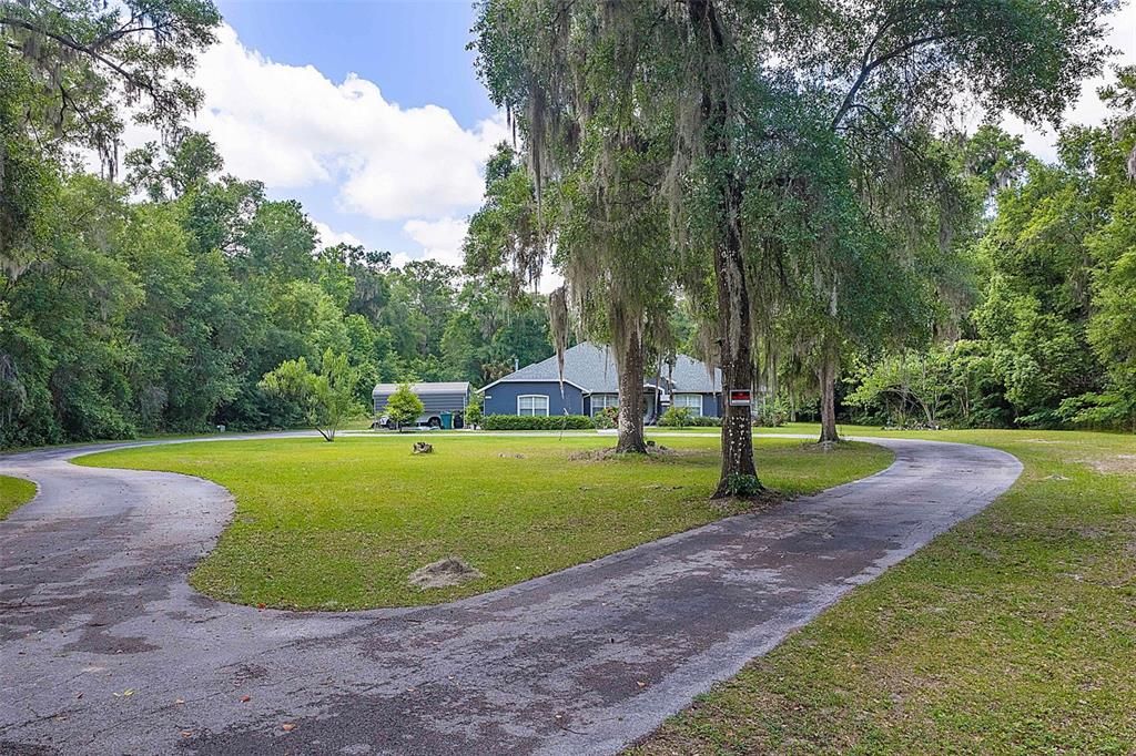 For Sale: $600,000 (5 beds, 3 baths, 2942 Square Feet)
