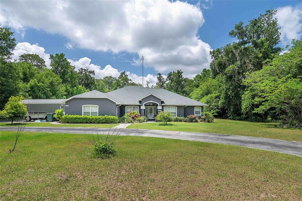 For Sale: $600,000 (5 beds, 3 baths, 2942 Square Feet)