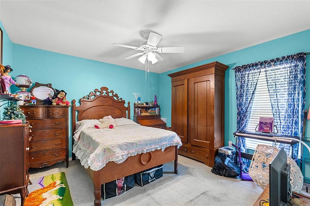 For Sale: $600,000 (5 beds, 3 baths, 2942 Square Feet)