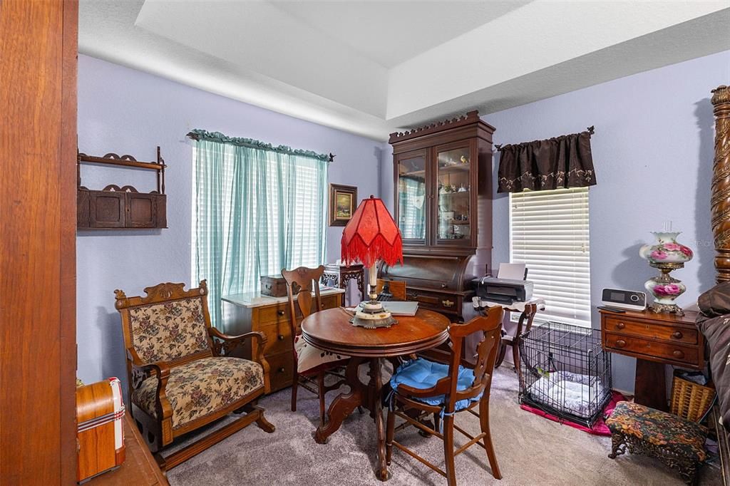 For Sale: $600,000 (5 beds, 3 baths, 2942 Square Feet)