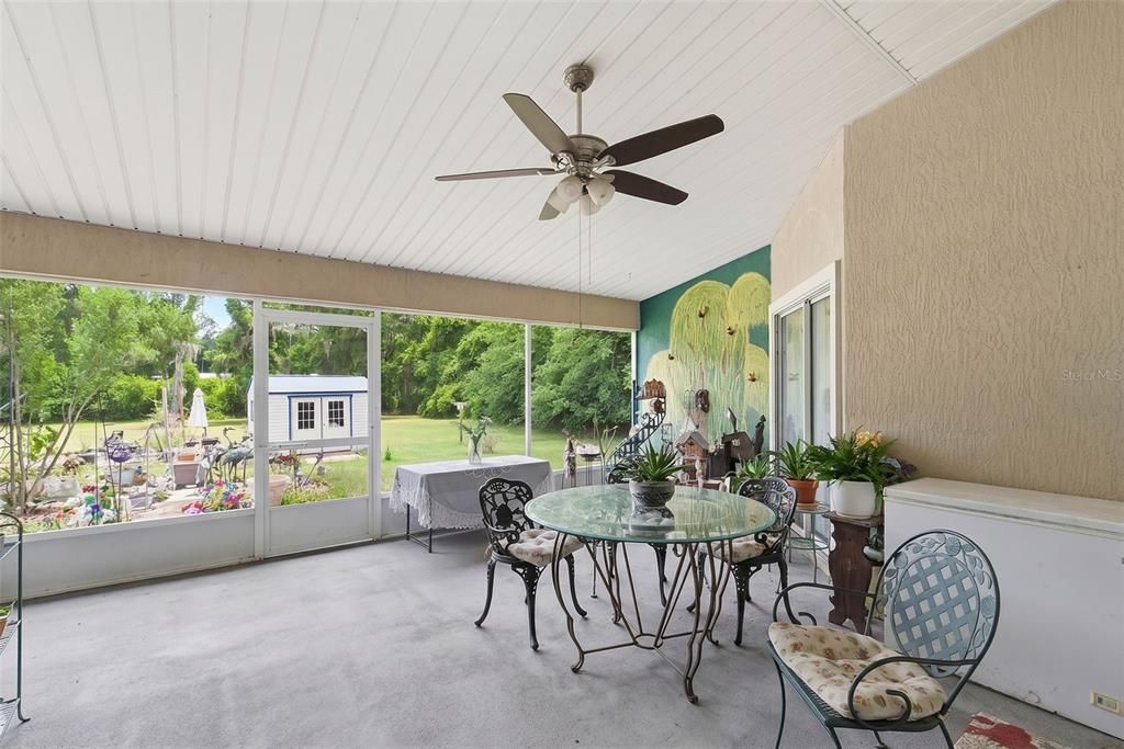 For Sale: $600,000 (5 beds, 3 baths, 2942 Square Feet)
