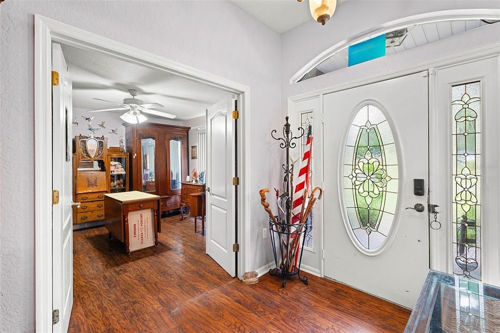 For Sale: $600,000 (5 beds, 3 baths, 2942 Square Feet)