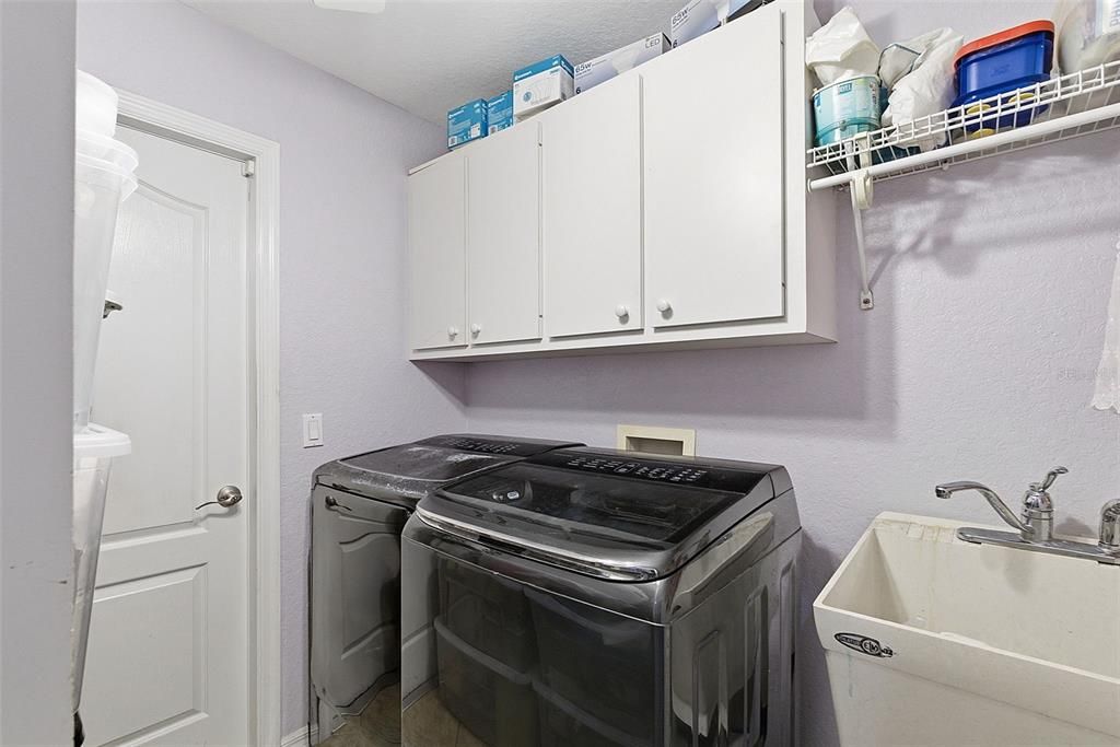 For Sale: $600,000 (5 beds, 3 baths, 2942 Square Feet)