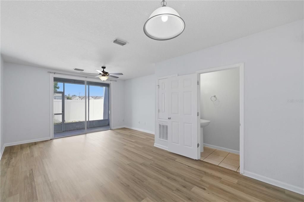 Active With Contract: $160,000 (2 beds, 2 baths, 1134 Square Feet)