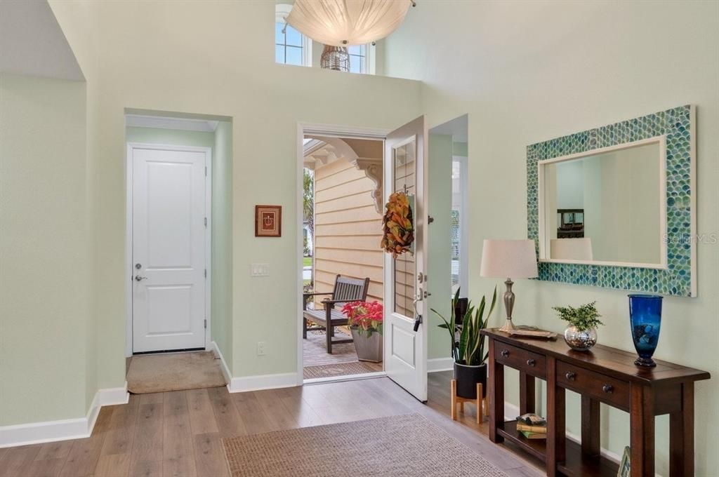 For Sale: $615,000 (2 beds, 2 baths, 1922 Square Feet)