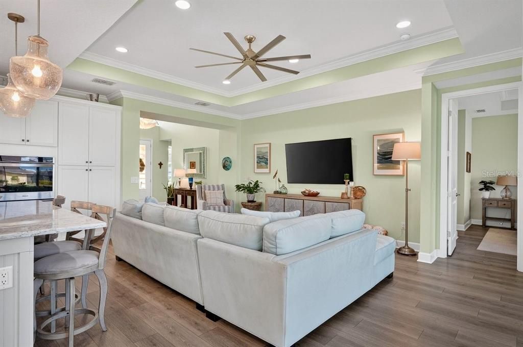 For Sale: $615,000 (2 beds, 2 baths, 1922 Square Feet)