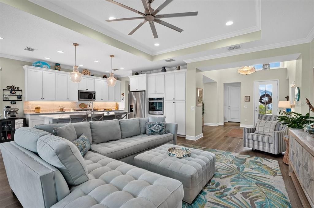 For Sale: $615,000 (2 beds, 2 baths, 1922 Square Feet)