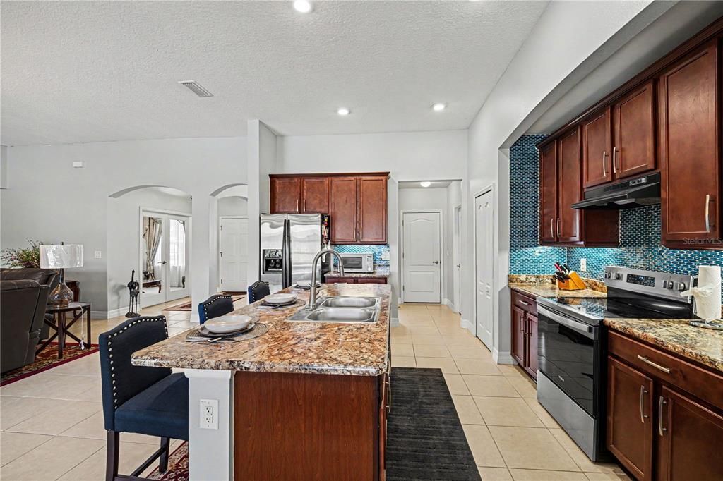 For Sale: $465,000 (4 beds, 3 baths, 2365 Square Feet)
