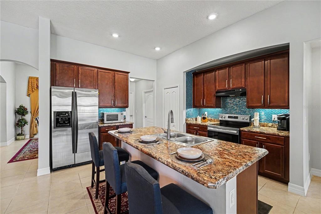 For Sale: $465,000 (4 beds, 3 baths, 2365 Square Feet)