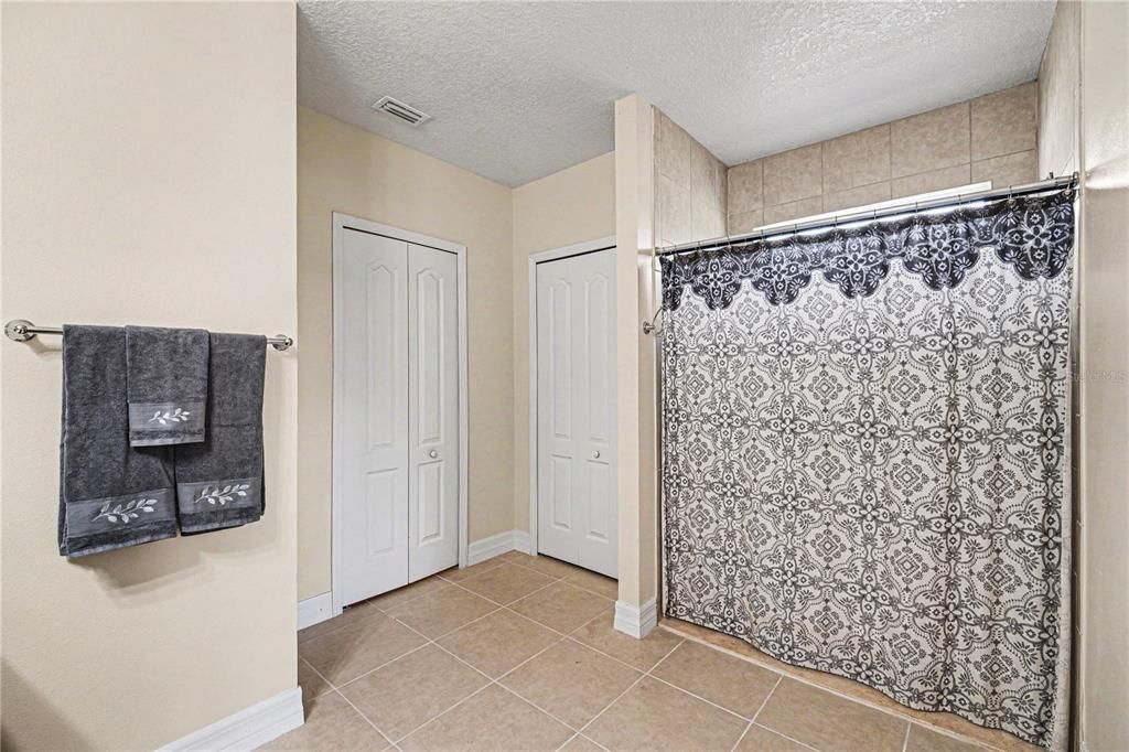 For Sale: $465,000 (4 beds, 3 baths, 2365 Square Feet)