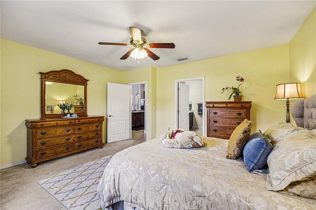 For Sale: $465,000 (4 beds, 3 baths, 2365 Square Feet)