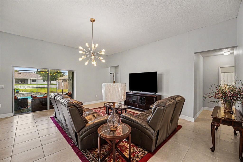 For Sale: $465,000 (4 beds, 3 baths, 2365 Square Feet)