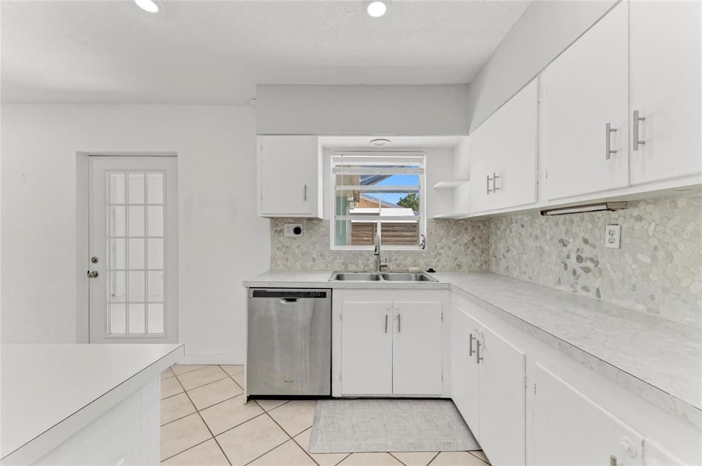 For Sale: $650,000 (3 beds, 1 baths, 1746 Square Feet)