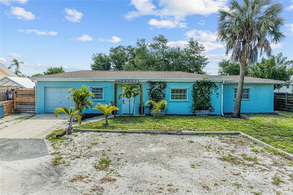 For Sale: $650,000 (3 beds, 1 baths, 1746 Square Feet)