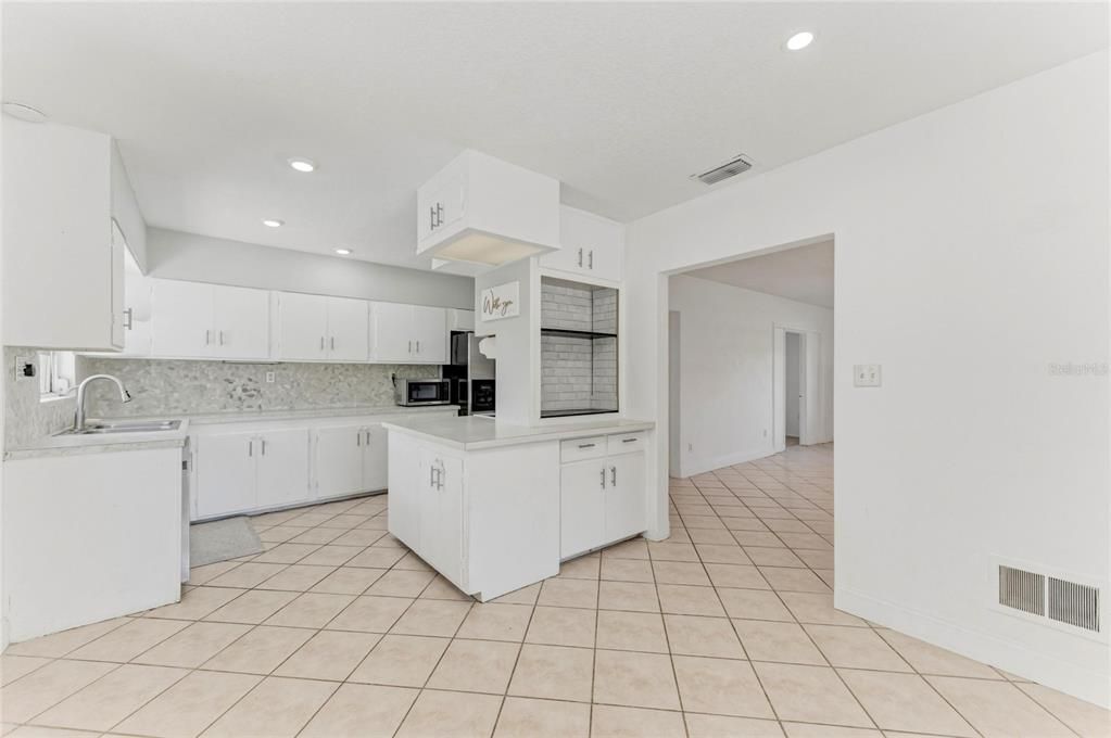 For Sale: $650,000 (3 beds, 1 baths, 1746 Square Feet)
