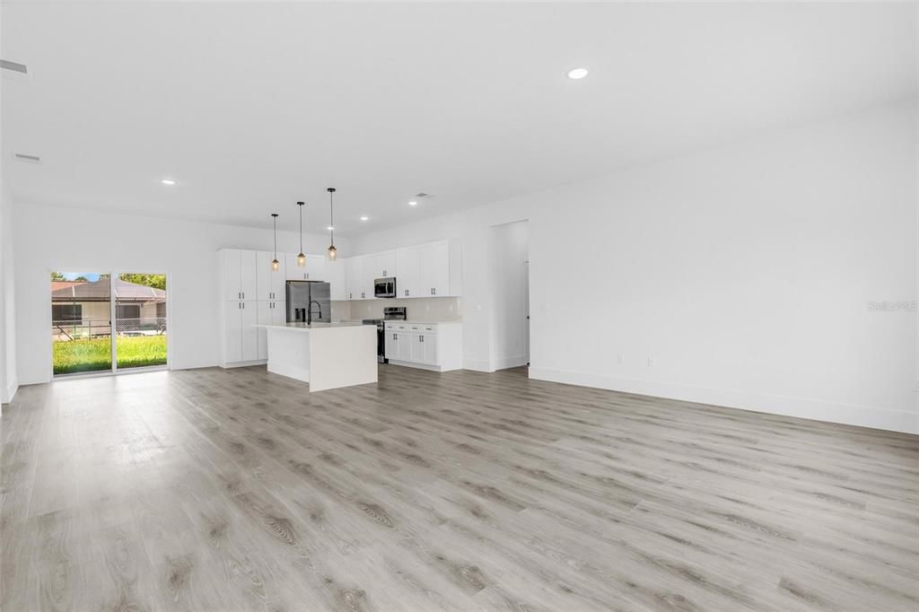 Active With Contract: $319,900 (4 beds, 2 baths, 1955 Square Feet)