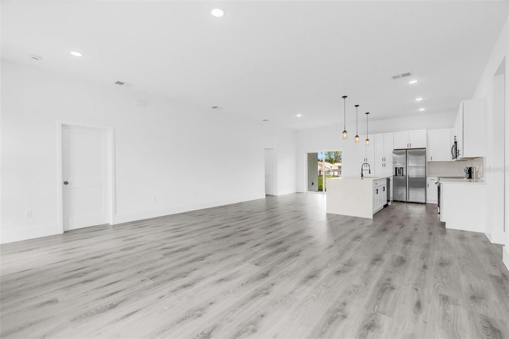 Active With Contract: $319,900 (4 beds, 2 baths, 1955 Square Feet)