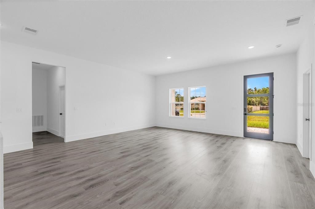 Active With Contract: $319,900 (4 beds, 2 baths, 1955 Square Feet)