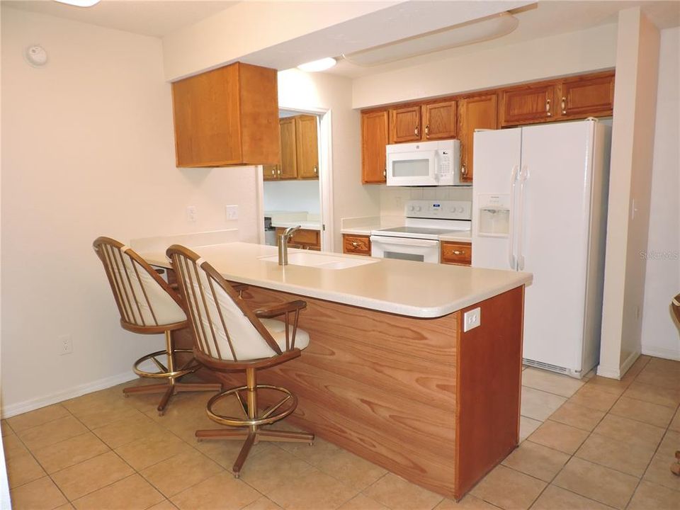 For Sale: $146,900 (2 beds, 2 baths, 958 Square Feet)