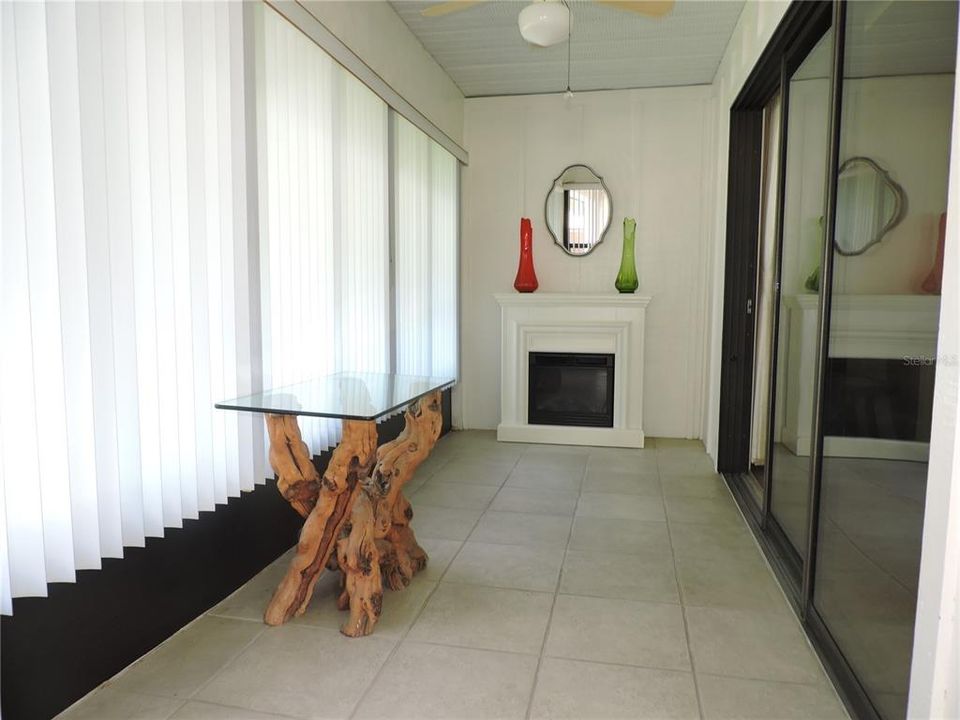 For Sale: $146,900 (2 beds, 2 baths, 958 Square Feet)