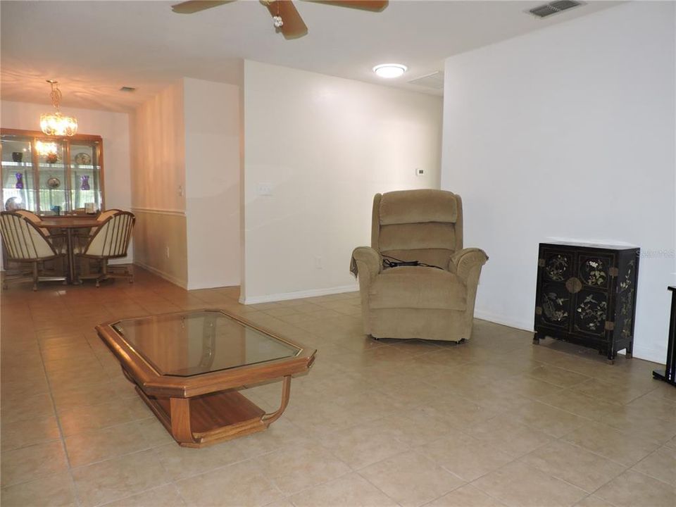For Sale: $146,900 (2 beds, 2 baths, 958 Square Feet)