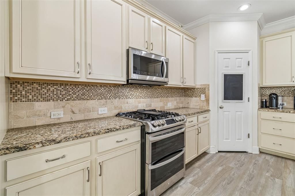 For Sale: $595,000 (5 beds, 3 baths, 2932 Square Feet)
