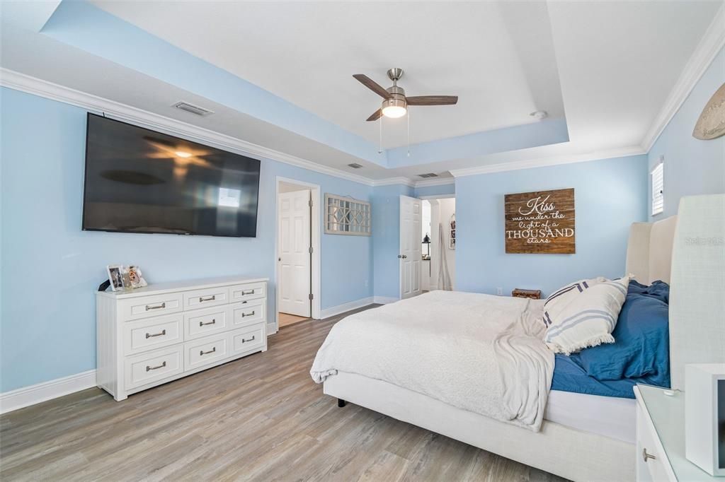 For Sale: $595,000 (5 beds, 3 baths, 2932 Square Feet)