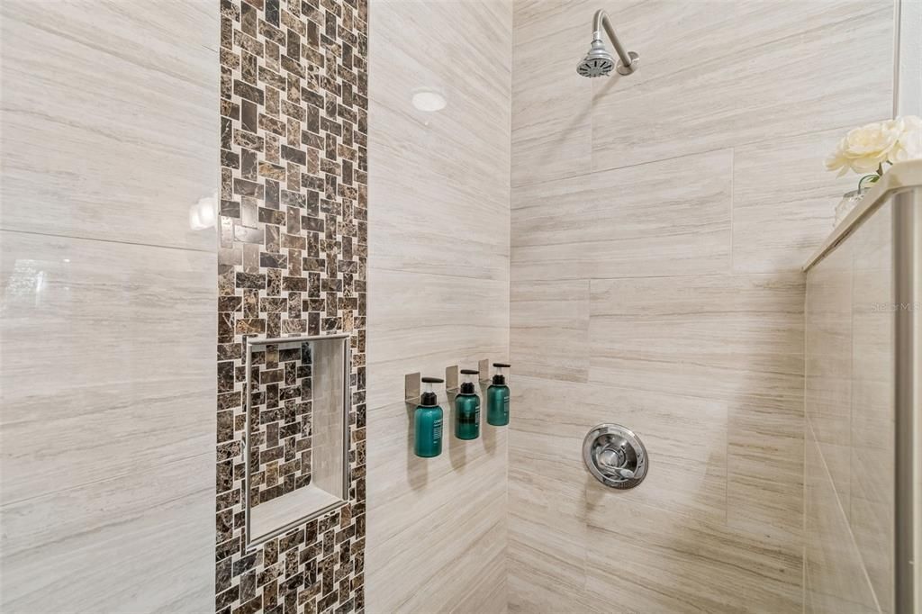 For Sale: $595,000 (5 beds, 3 baths, 2932 Square Feet)