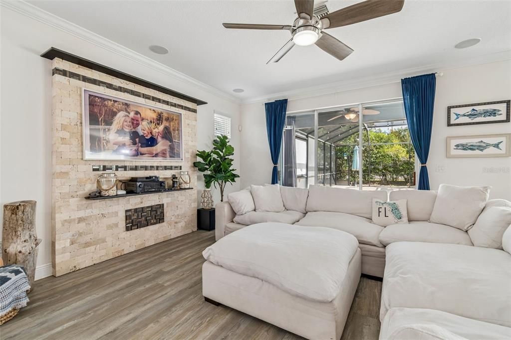 For Sale: $595,000 (5 beds, 3 baths, 2932 Square Feet)