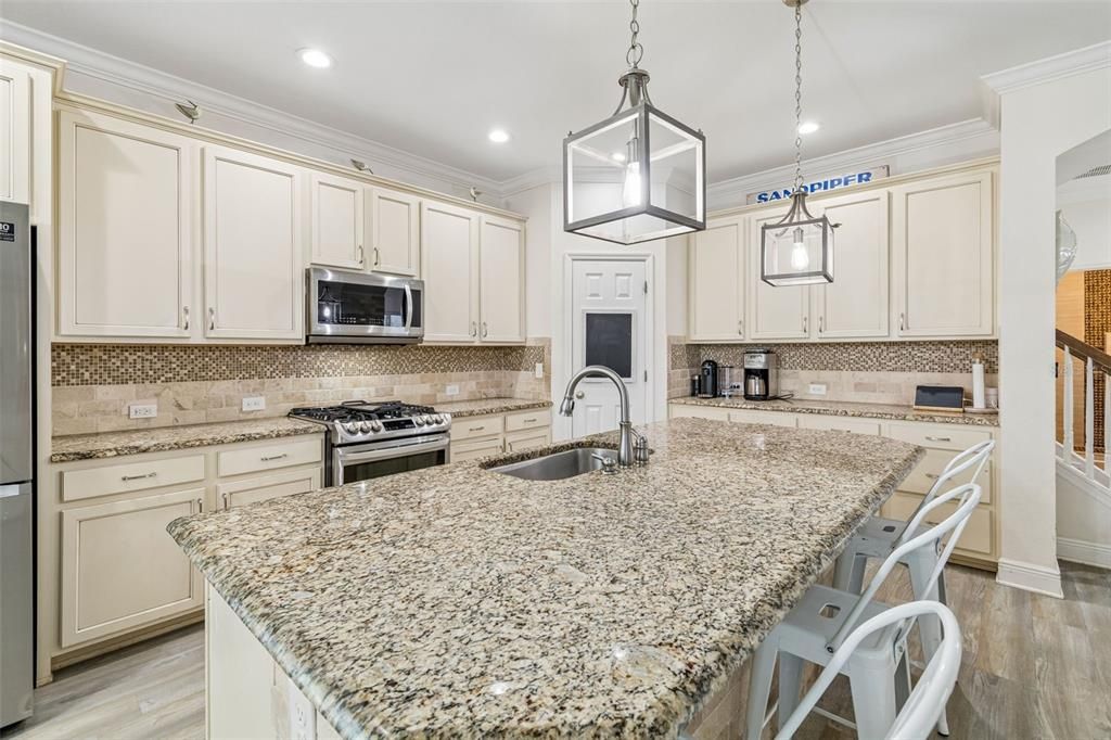 For Sale: $595,000 (5 beds, 3 baths, 2932 Square Feet)