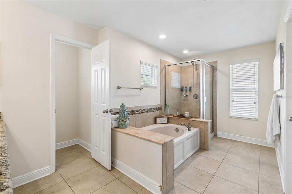 For Sale: $595,000 (5 beds, 3 baths, 2932 Square Feet)