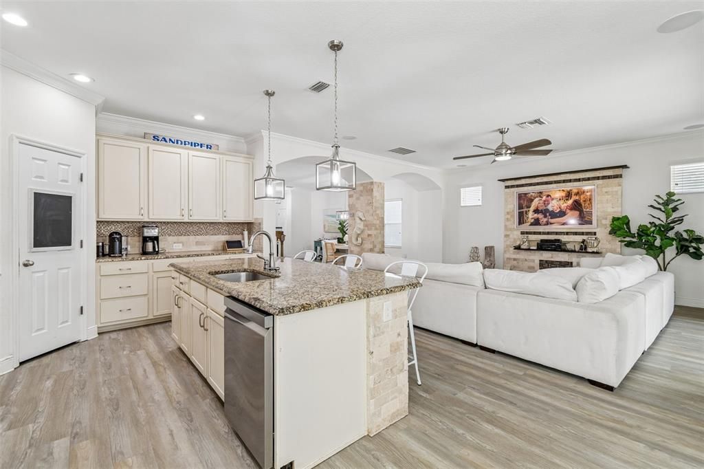 For Sale: $595,000 (5 beds, 3 baths, 2932 Square Feet)
