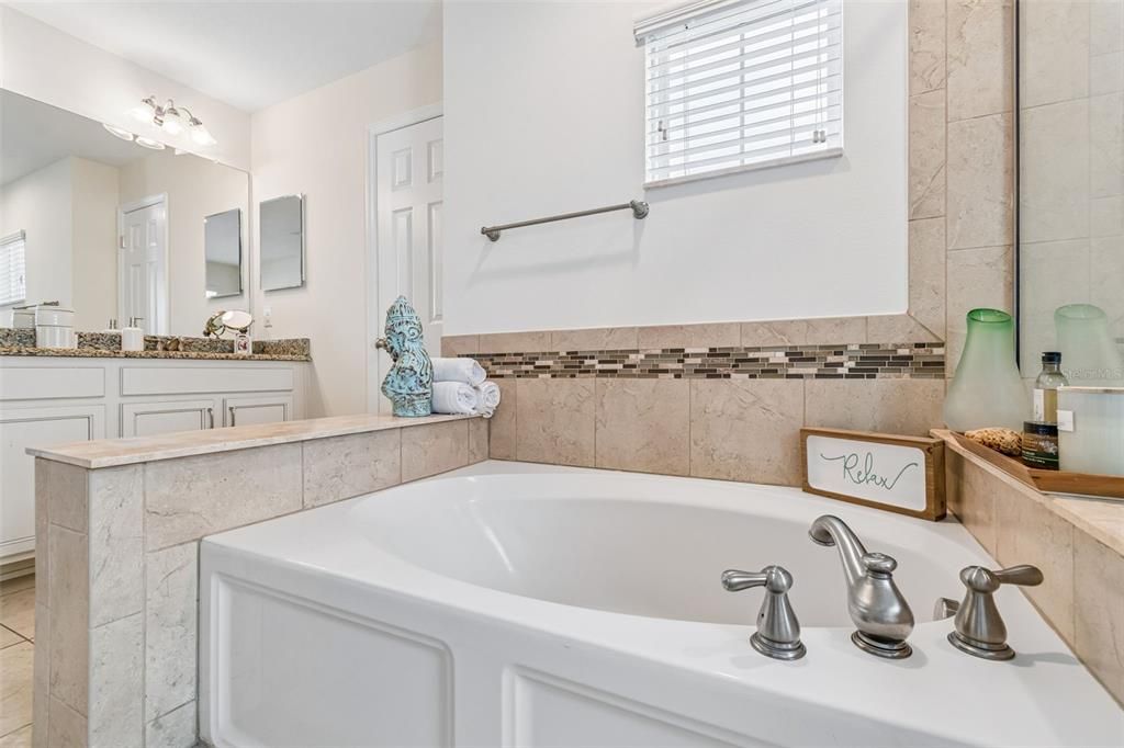 For Sale: $595,000 (5 beds, 3 baths, 2932 Square Feet)