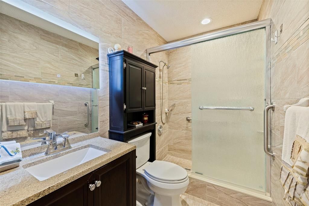 En Venta: $117,000 (2 camas, 2 baños, 915 Pies cuadrados)
