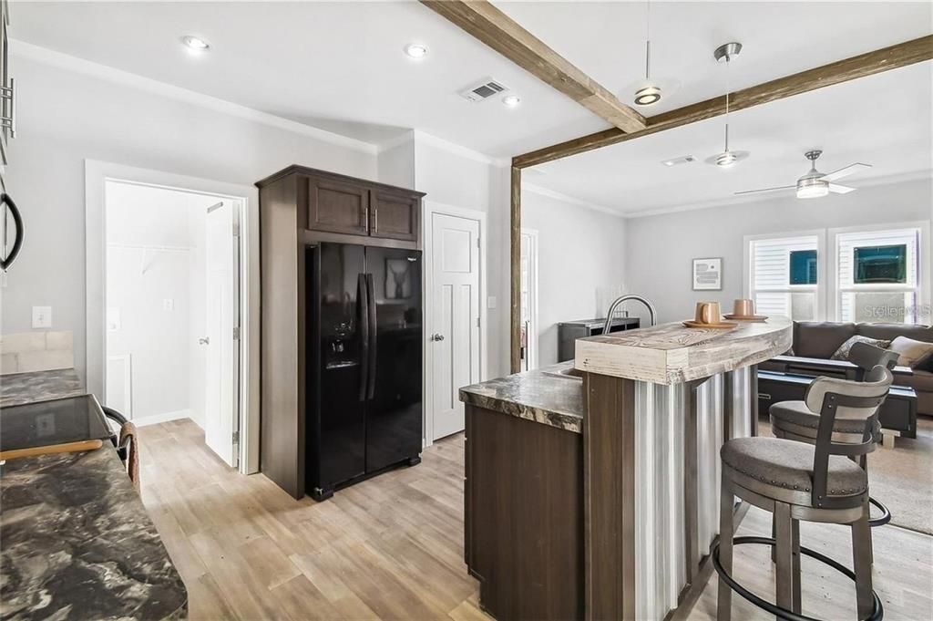 En Venta: $172,000 (2 camas, 2 baños, 1231 Pies cuadrados)
