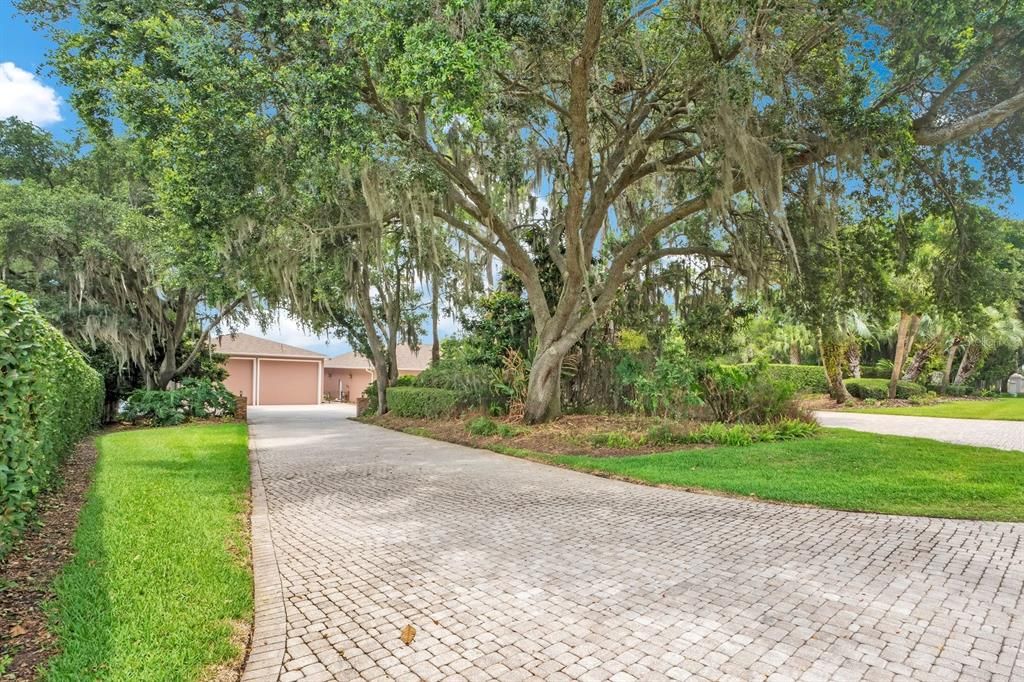 For Sale: $3,000,000 (5 beds, 4 baths, 7208 Square Feet)