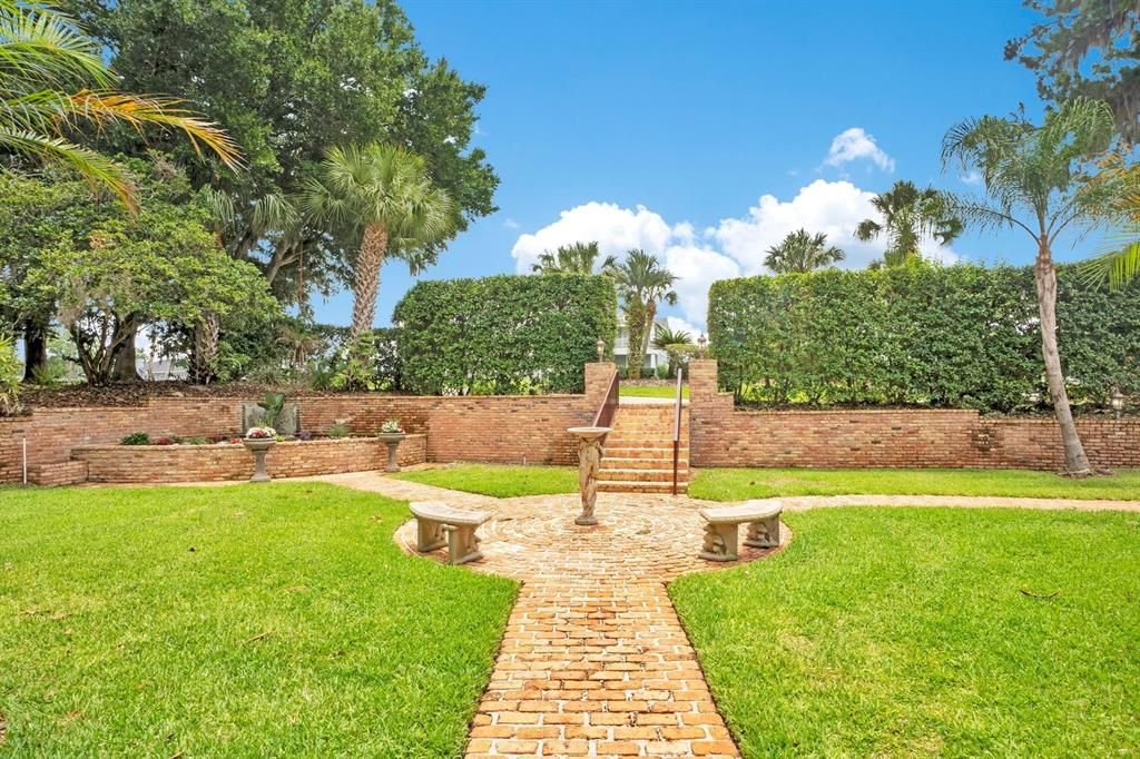 For Sale: $3,000,000 (5 beds, 4 baths, 7208 Square Feet)