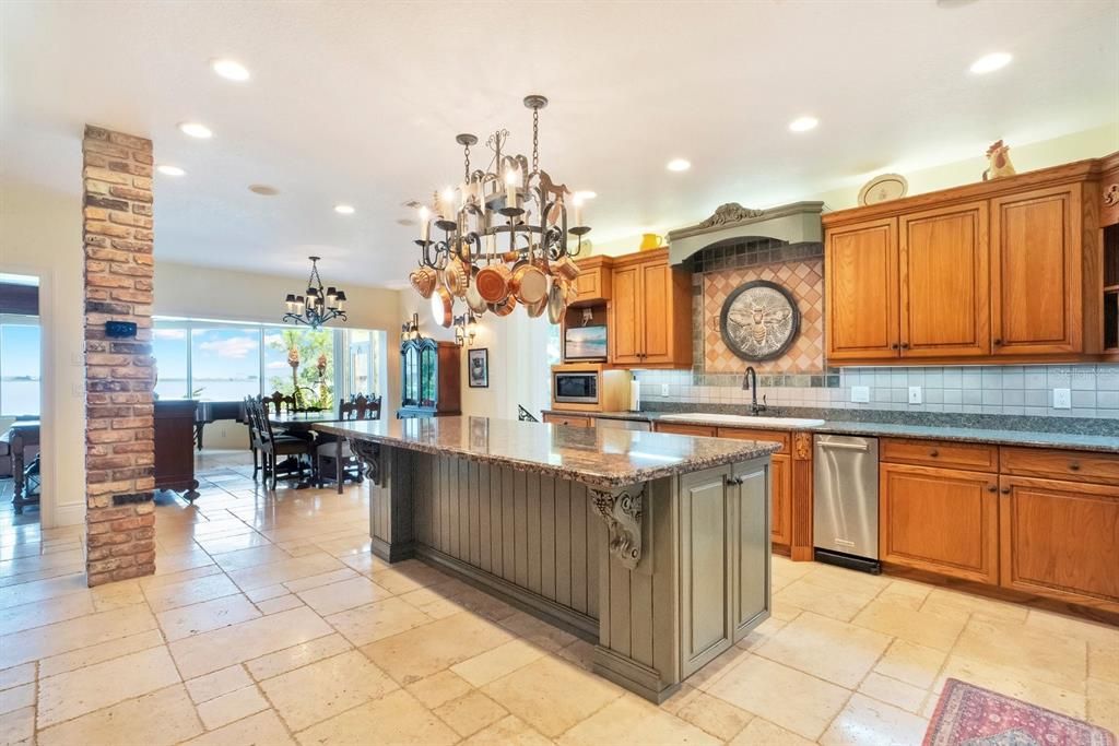 For Sale: $3,000,000 (5 beds, 4 baths, 7208 Square Feet)
