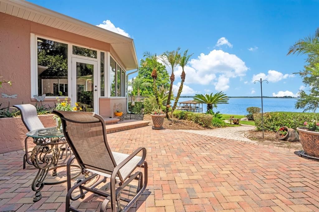 For Sale: $3,000,000 (5 beds, 4 baths, 7208 Square Feet)